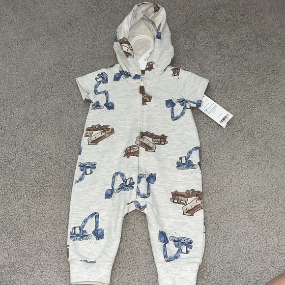 Gray Hooded Baby Romper with Construction Print - Picture 4 of 4